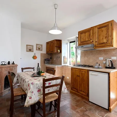 Casa Vacanze Podere Ugolini Apartment *